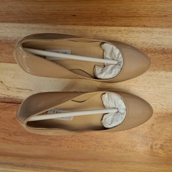 NEW L.K.Bennett Patent-Leather Nude Pamps - Picture 3 of 5